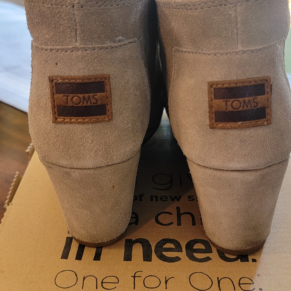 Toms Womens Taupe Suede Lace-Up Wedge Booties - Picture 7 of 11